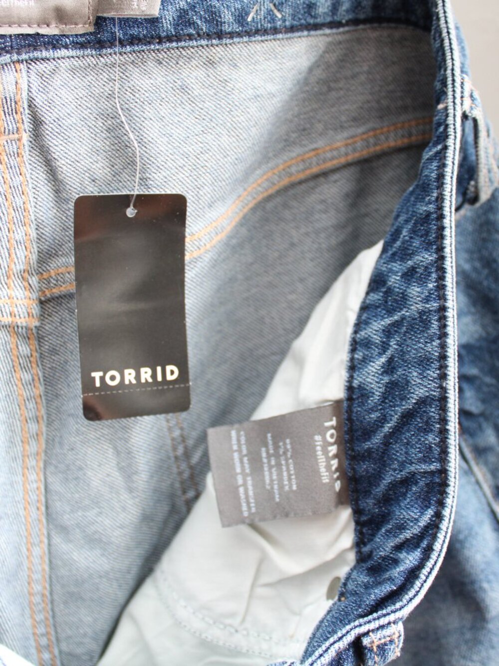 Torrid Mid-Rise Shortie Short - Classic Denim Medium Wash Attaboy Size 12 NWT - Picture 6 of 8